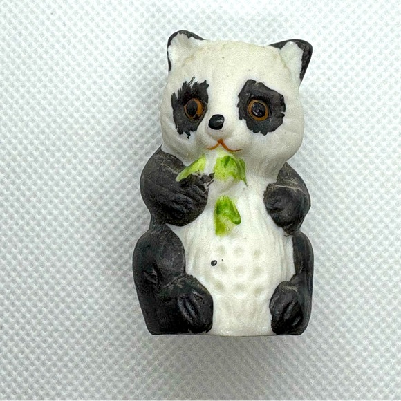 Vintage 70s Black and White Panda Bear ceramic bisque thimble figurine - Picture 1 of 11